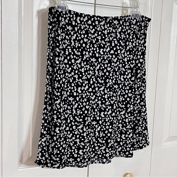 ASOS Floral Mini Skirt Black and White Size 10 - Picture 2 of 12